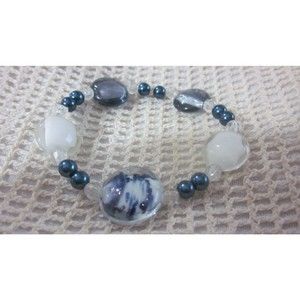 NEW Beautiful Navy BLue and white 7" glass beaded STRETCH BRACELET